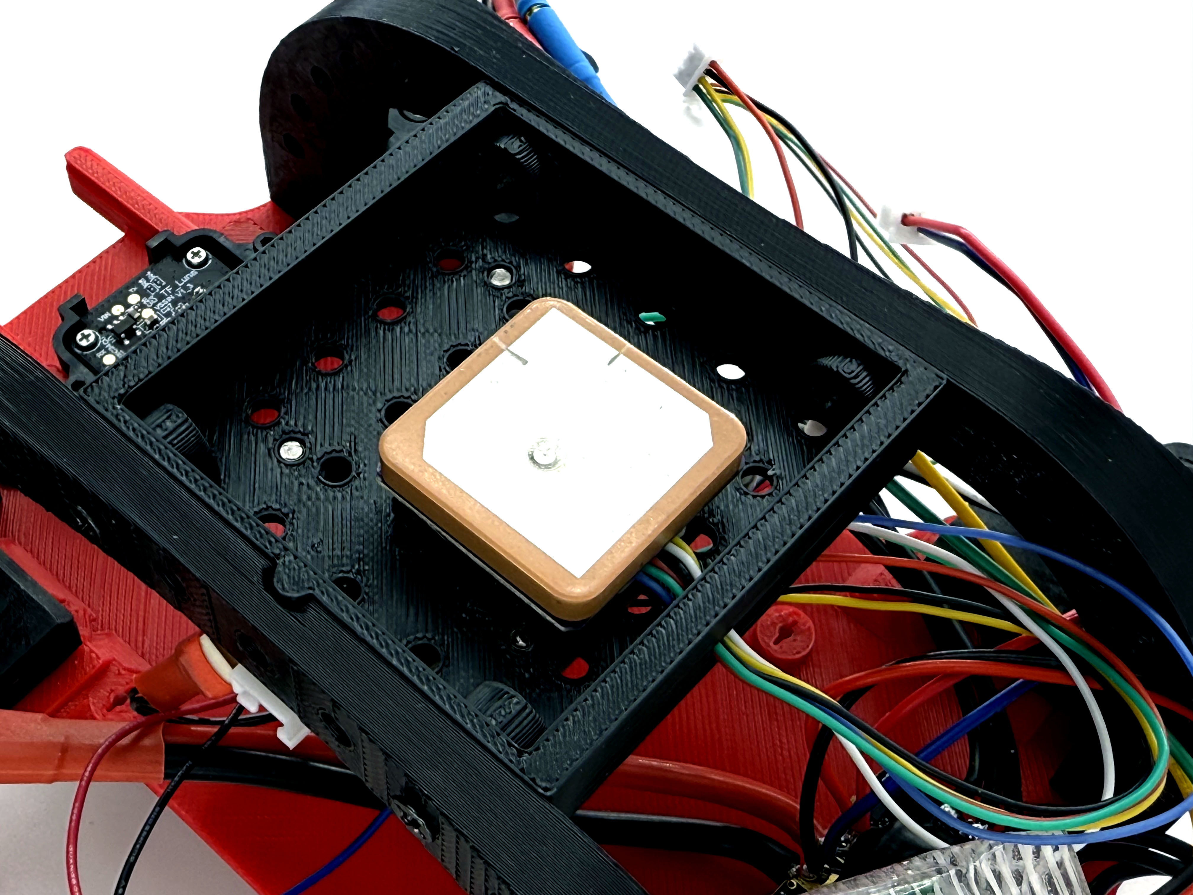 Приклейте модуль GPS по центру верхней площадки / Nanopix Maxi